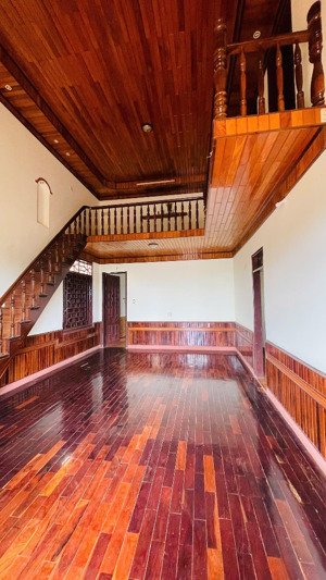 bán biệt thự pơng drangbán biệt thự lê duẩn
2200m2 đầu tư nhà vườn nghỉ dưỡng ,biệt thự full gỗ đẹp