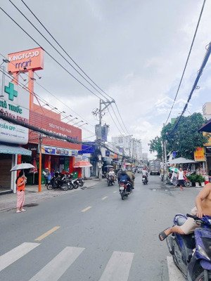 chủ cần tiền gấp bán giảm mạnh 400tr nhà 3 tầng 6*18m