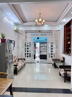 nhà cực kỳ rẻ dành cho gia đình trẻ- 4 tầng nhỉnh 5 đồng cách 2 căn ra hẻm xe hơi