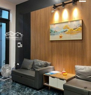 đặng vũ hỷ 121m2, 3 tầng, (4.4*27.5)m.
giá chỉ: 17.5 tỷ