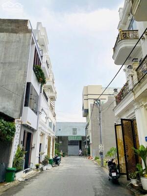 Bán lô đất ngay ngã tư Tân Phong, siêu thị GO, đường nhựa 6m chỉ 3,2 tỷ