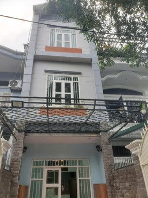 cho thuê nhà nguyên căn đức giang long biên 110m2 3t ô tô đỗ tận cửa, full nội thất giá 12 tr/th