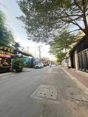 bán nhà 4 lầu mặt tiền đường thông xe hơi 10m khu dân cư hồng long. vị trí kinh doanh làm cty đẹp