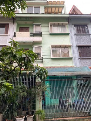 biệt thự liền kề nằm giữa tt quận ba đình - an ninh 24/24 có bảo vệ .dt 105m, 4t. bán 33,9tỷ