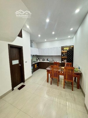 bán nhà mậu lương 45m2 x 4 tầng, ngõ rộng 2.8m gần bãi gửi ô tô 5.5 tỷ