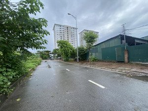 cho thuê kho xưởng tại khu đô thị việt hưng, ngô gia tự. 500 m2 mái cao 7m đường congte 50 tr/th