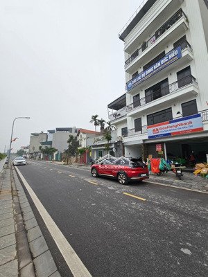 giang biên mặt phố - 4 ô tô tránh - vỉa hè. dt 98m2 - mặt tiền 7,5m - 2 mặt tiền
