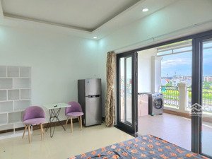 sẵn studio cửa sổ - ban công full nội thất view toàn cảnh global city