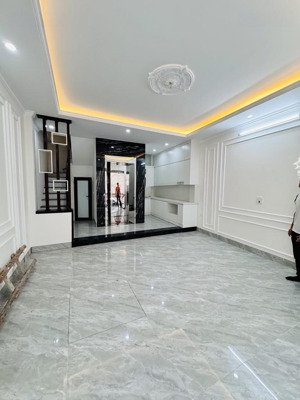 bán nhà hoa lâm 6 tầng thang máy hơn 7 tỷ