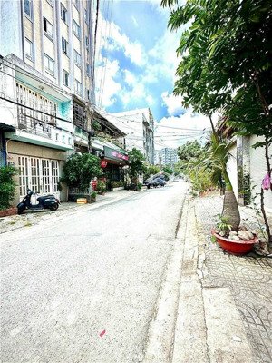 bán nhà mặt tiền đường số 13, diện tích 4mx19m, 1 lầu đúc, vị trí đẹp, ngay aeon mall tân phú