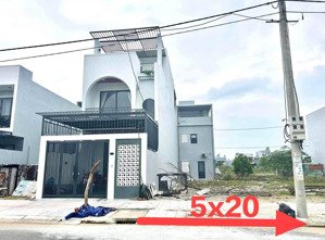 cần bán lô đất ở gần chợ nông sản bến cát bình dương giá 900triệu , diện tích 100m2