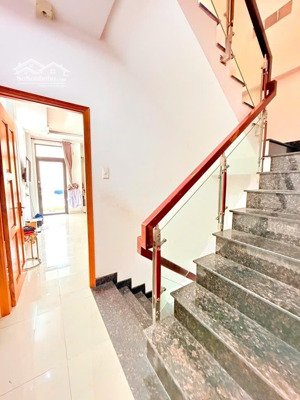 khu huỳnh văn bánh - lê văn sỹ - 60m2 - ngang 4m - nhà 5 tầng - 5pn - gần mặt tiền - sổ vuông a4