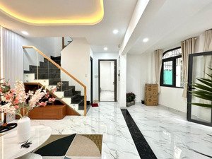 nhà sát mặt tiền tô hiến thành, p. 15, quận 10. gần cv lê thị riêng hẻm 5m, chủ bán gấp trả nợ