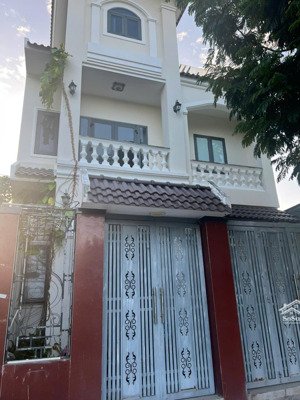 bán nhà tại golden bay cam lâm, đất 7x18m 3 tầng gồm 5pn 2wc, mặt đường 26m, chỉ 6,2tỷ vào ở ngay