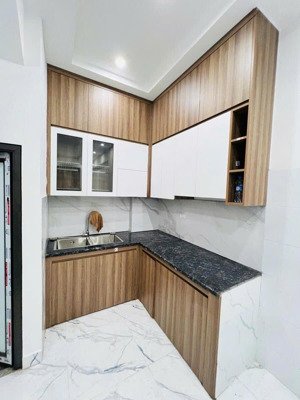 nhà góc 5 tầng - gần fpt polytechnic - giao thông thuận tiện