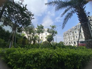 mới ra: căn liền kề view vườn hoa hướng nam. chủ nhà thiện chí bán nhanh giá 30,5 tỷ có thương lươn