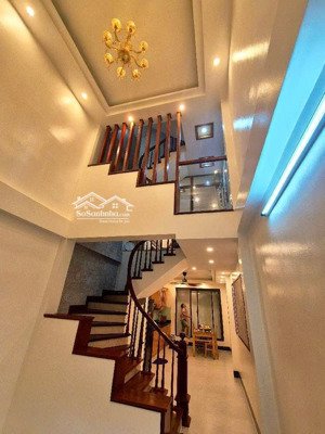 đê la thành dt 41/43 m 5 tầng mặt tiền 3.6m giá 11.5 tỷ ba đình