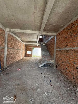bán nhà thô gói 7 - mỹ gia đối diện sân bóng. thích hợp ở hoặc kinh doanh