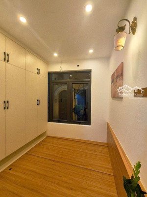 đội cấn dt 16 m 5 tầng mặt tiền 3,5 m giá 4.6 tỷ