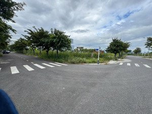 cần bán lô đất 2 mặt tiền khu euro village 2, hoà xuân vị trí đẹp, rộng hiếm