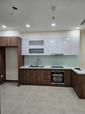chính chủ bán căn 97m2, 3 ngủ cơ bản tại golden park tower giá 9.5 tỷ. liên hệ: 