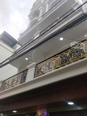 nhà đẹp tây hồ, dt 32m2, 5 tầng, 3 phòng ngủ, ôtô qua cổng, gần ôtô tránh, gần hồ tây (chỉ 7.8 tỷ)