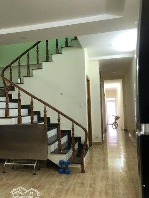 cần bán nhanh căn nhà trung tâm phố đường thi sách, giá tốt trong khu vực