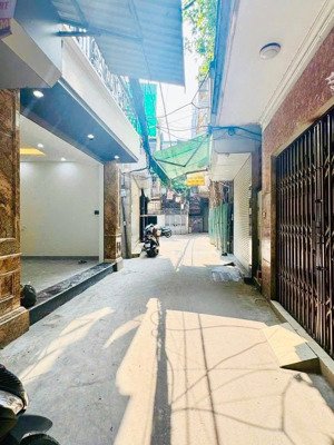 trần khát chân 43m 7tầng thang máy mt4.5m lô góc, kinh doanh 30m ra phố, lh 