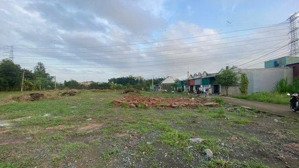 chính chủ cần xoay vốn bán lại miếng đất thổ cư, sổ sẳn ,xây dựng tự do đầu tư lãi cao. gần chợ c