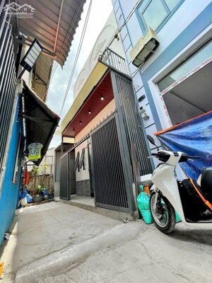 BÁN NHÀ 1T1L, MỚI ĐẸP - ĐÃ HOÀN CÔNG đầy đủ - NẰM KẾ CHỢ AN CƯ