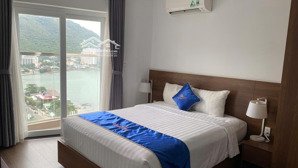 bán lỗ căn 2 phòng ngủ 80m2 mermaid seaside mặt tiền biển trần phú vũng tàu . giá 2.6 tỷ. lh e yến