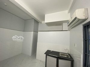 cho thuê chdv mới tinh 25m2 ngay góc 2 mặt tiền cửa sổ, rất tiện nghi, thoáng mát, phường 14 gò vấp