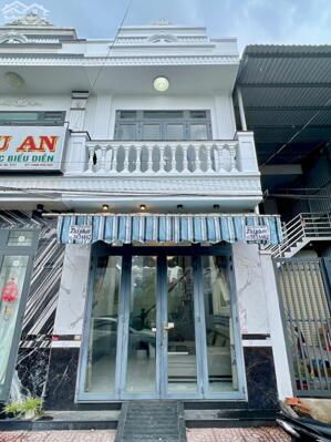 Nhà trệt lầu 3 phòng ngủ trục chính Khu Dân Cư 3A gần chợ An Bình