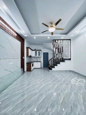 bán nhà việt hưng,mới tinh,32m, 3 ngủ,gần ô tô tránh,chỉ 5xty