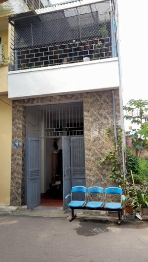 Bán nhà 2 tầng, lô góc, vị trí đẹp tại phố Nguyễn Văn Cừ, 5 phút qua trung tâm Hà Nội, giá 4.2 tỷ.