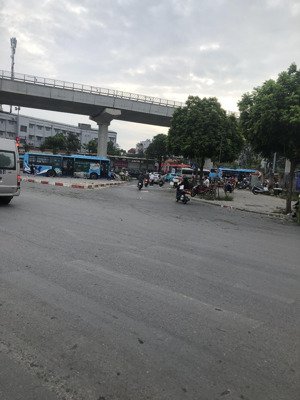 bán nhà phương canh gần đhcn diện tích 30 m2 -5 tầng ngõ nông ,30 m ra ô tô ,100 m ra ô tô tránh .