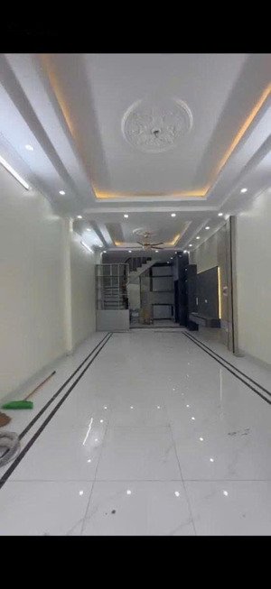 bán căn nhà mặt phố kinh doanh ô tô tải tránh vỉa hè đá bóng. 47m2 phường phú lương