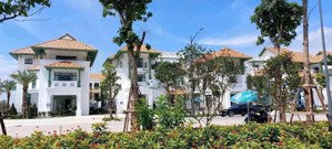 biệt thự ngoại giao view công viên lễ hội 3 tầng và 1 hầm sở hữu vị trí kinh doanh tốt.