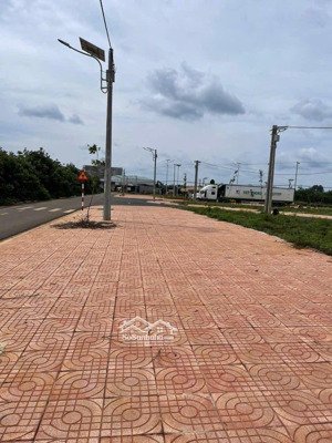 600m2 full thổ cư cực hiếm. ngay mặt tiền quốc lộ đường 30m. quá rẻ. quá rộng làm nhà xưởng, kd