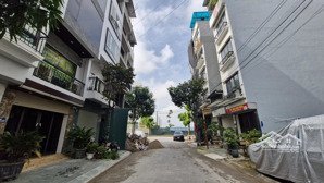 có 1 0 2! nhà dòng tiền văn tiến dũng, oto 7 chỗ vào nhà. 17pkk, pccc, gpxd đầy đủ, dt 103m2*18.5tỷ