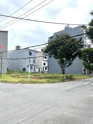 lô góc 139m2 mt biển _ nguyễn xiển - ng đình trân _ ngay sát quận ngũ hành sơn _ xây căn hộ , viila