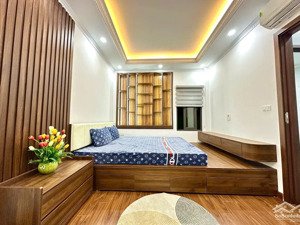 chính chủ gửi bán nhà 6 tầng đẹp mới full nội thất cầu giấy giá 8.65 tỷ