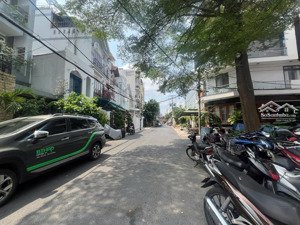 khu víp 52 thoại ngọc hầu. dt 4x19.5m. trệt 1 lầu mới. hẽm 12m có lề