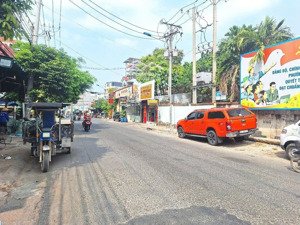 kho xưởng công ty đường xe cont giáp thủ đức kế khu chế xuất linh trung tp. thuận an (p. bình hòa