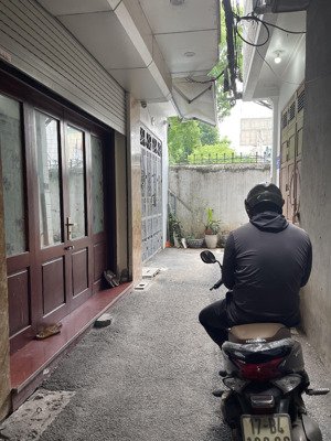 nhà đẹp-lô góc- trung tâm thanh xuân- hàng xóm royal city. 40m2x5txmt 11m chỉ hơn 9tỷ.