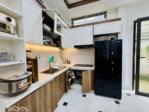 bán gấp nhà thịnh liệt diện tích 58.5m2 5 tầng ở luôn giá mềm 