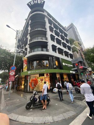 bán tòa nhà hầm 8 tầng- góc 3 mặt tiền đường phan đăng lưu -dt 20x35m- hđt 700tr/tháng- giá 180 tỷ