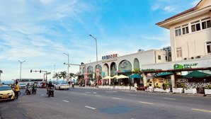 bán đất: mặt tiền nguyễn văn thoại. diện tích 200m. cách biển 350m. đang cho thuê tháng 100triệu.