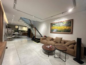 nhà đẹp dân xây mặt ngõ ô tô tránh nhau tại tuyến 2 phố lê lợi gần ngã tư trại lính