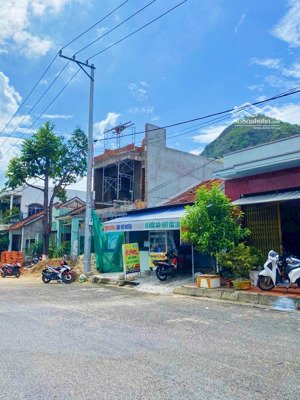 [ mặt tiền nguyễn chích_ ngang 9m ] * cách biển hòn chồng : 700m giá : 10 tỷ